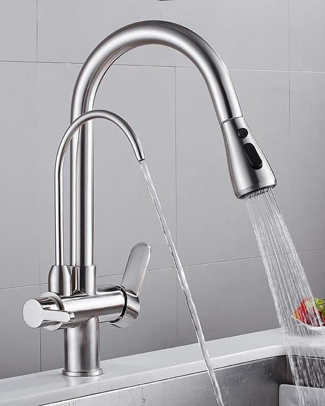 Robinet Luxe : mitigeur avec douchette et bec séparé pour l’eau filtrée