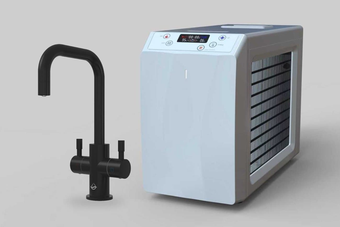 Système sous évier : robinet carré noir mat et système blanc